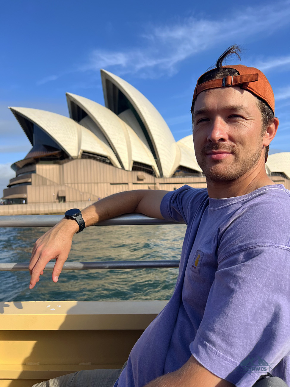 Ferry Sydney to Opera House view