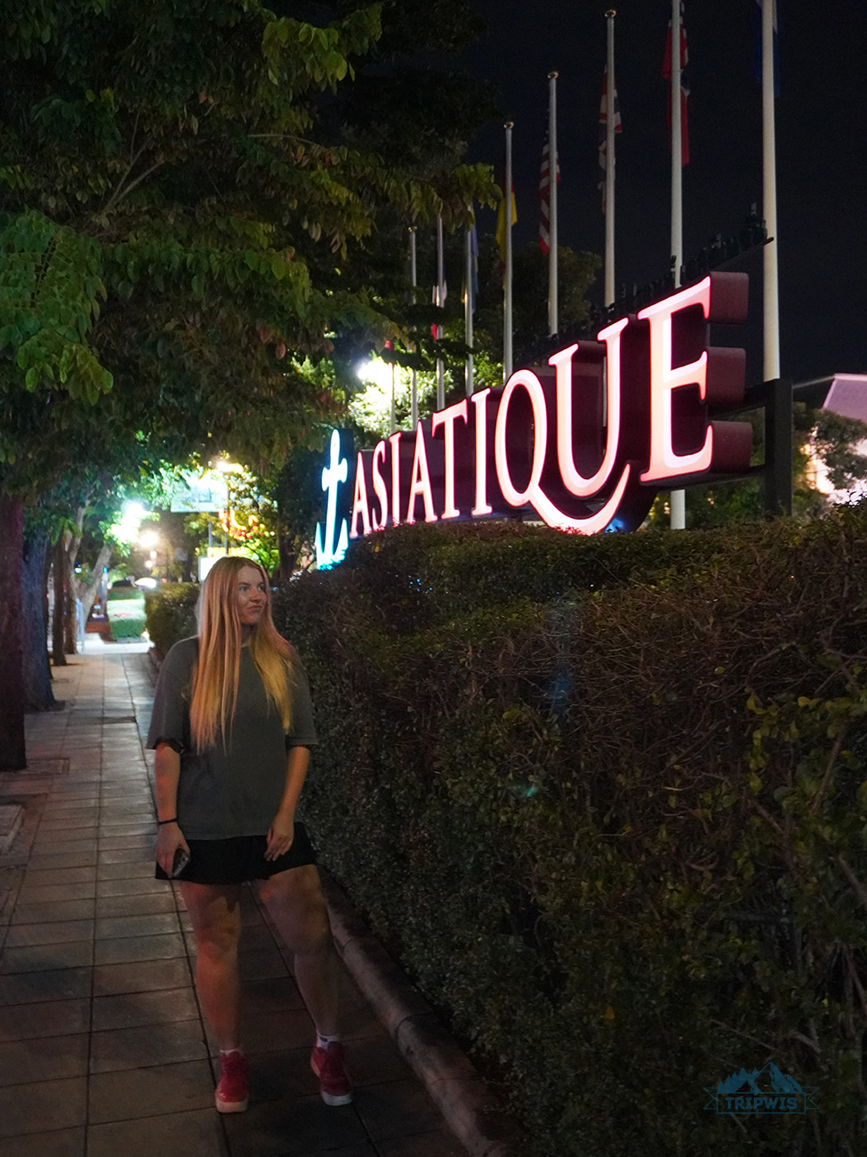 Asiatique The Riverfront at night