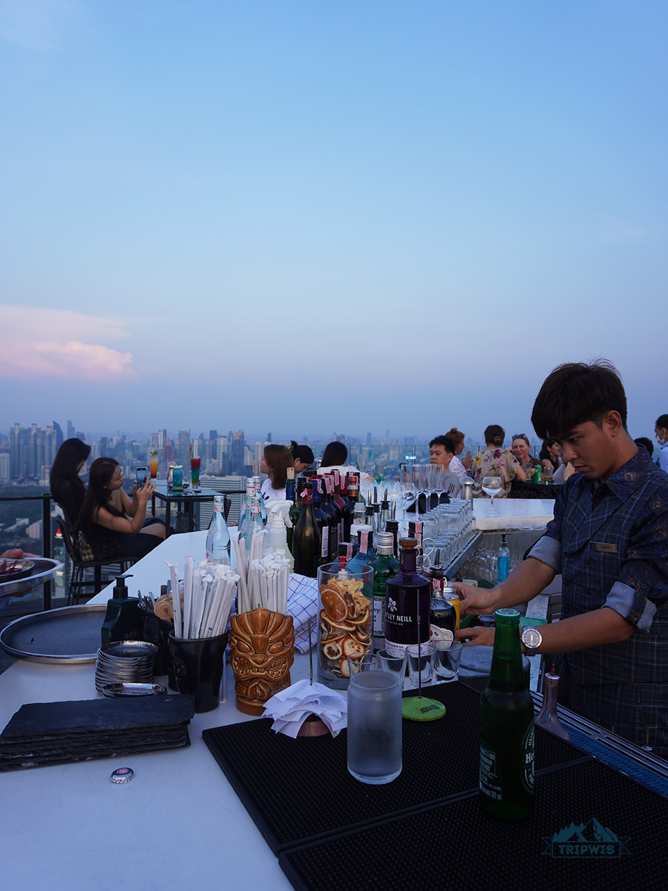 Vertigo Moon Bar 2