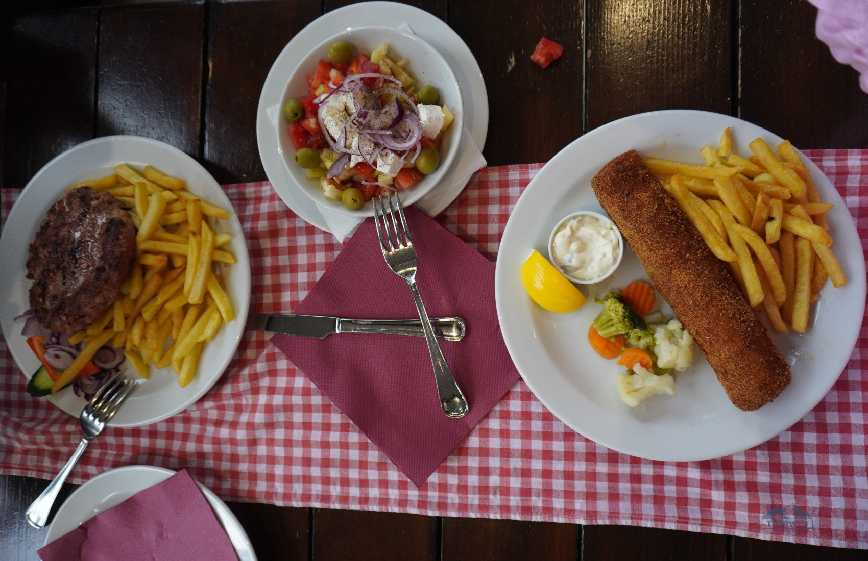 Montenegro local food pljeskavica