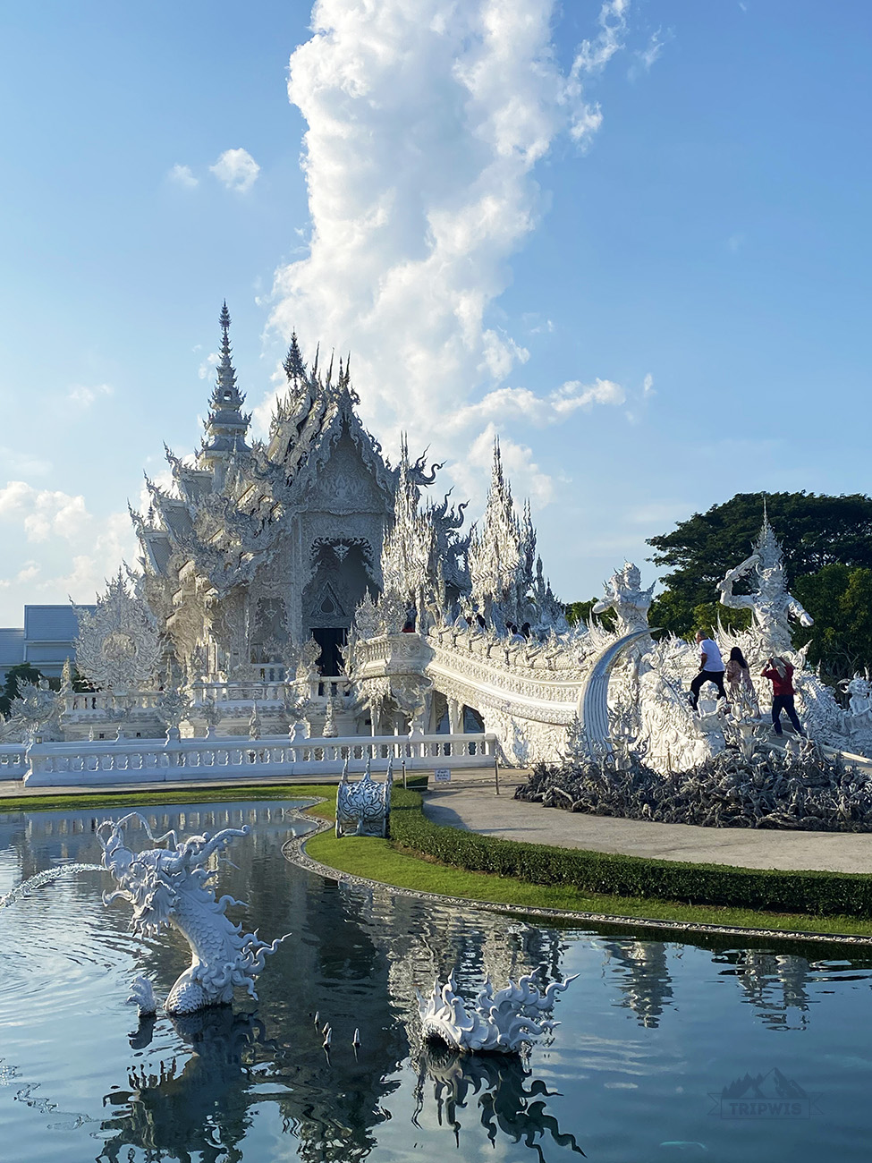 Wat Rong Khun (White Temple)