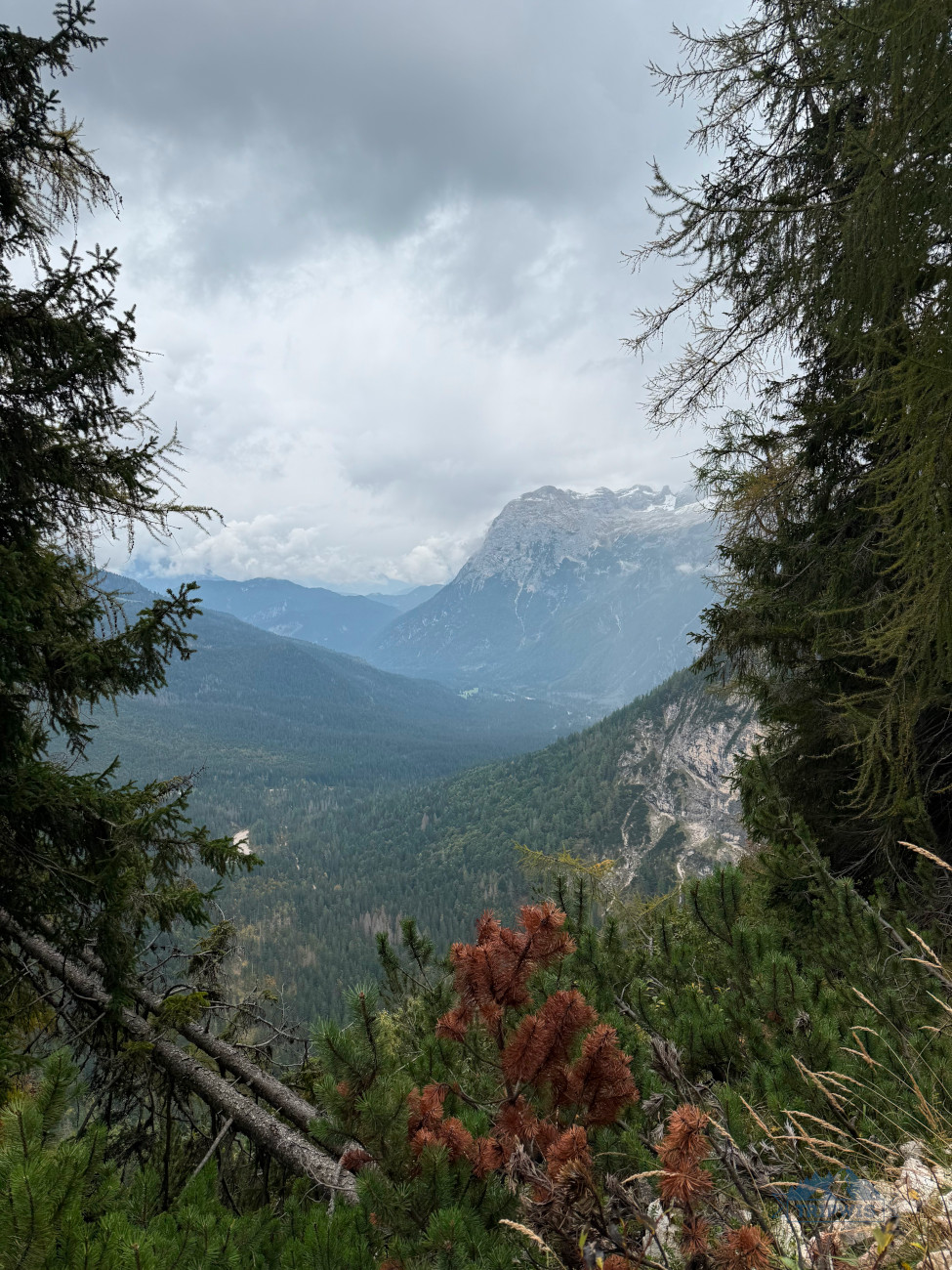 Sorapis lake hike view 2