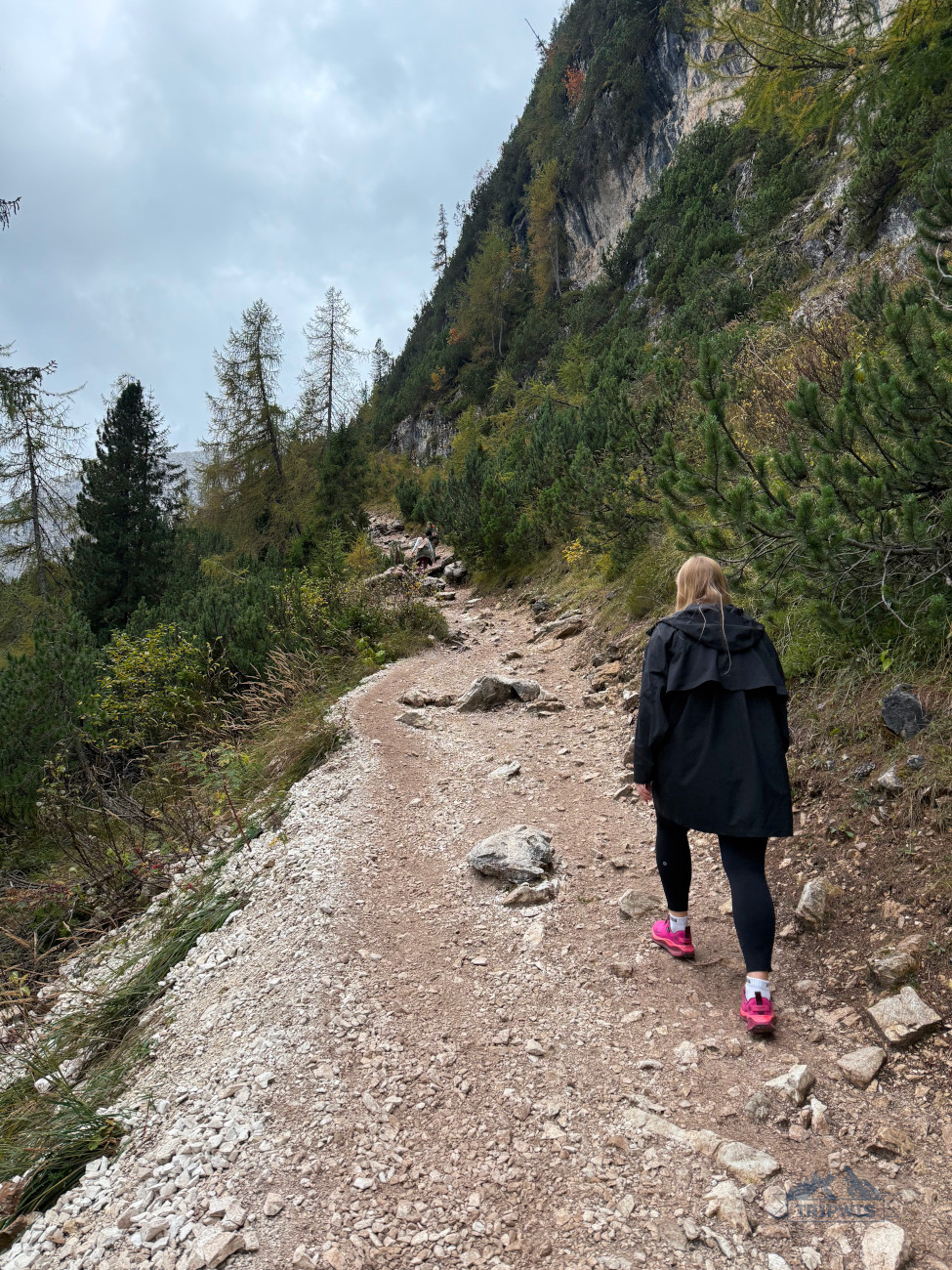 the path hike Sorapis lake