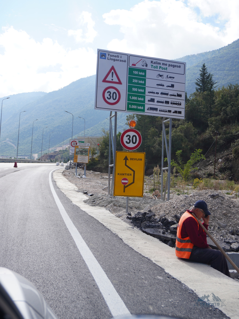 Speed limits and road signs Albania 2