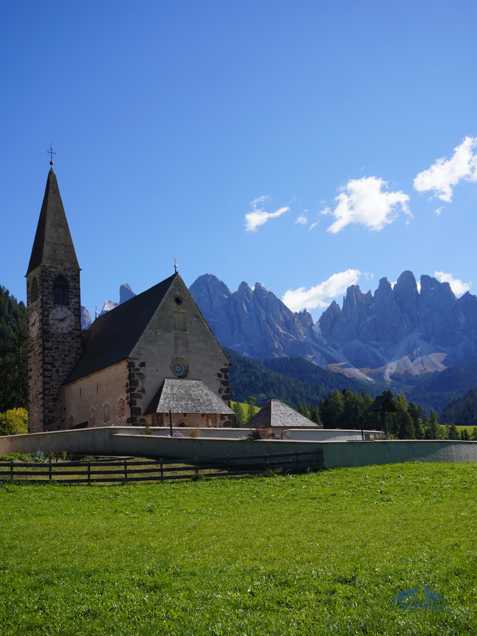 Church-in-the-Dolomites