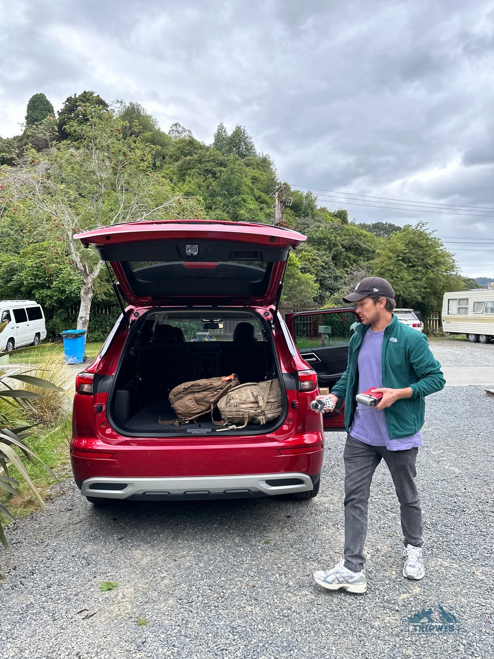 loading-luggage-rental-suv-dunedin