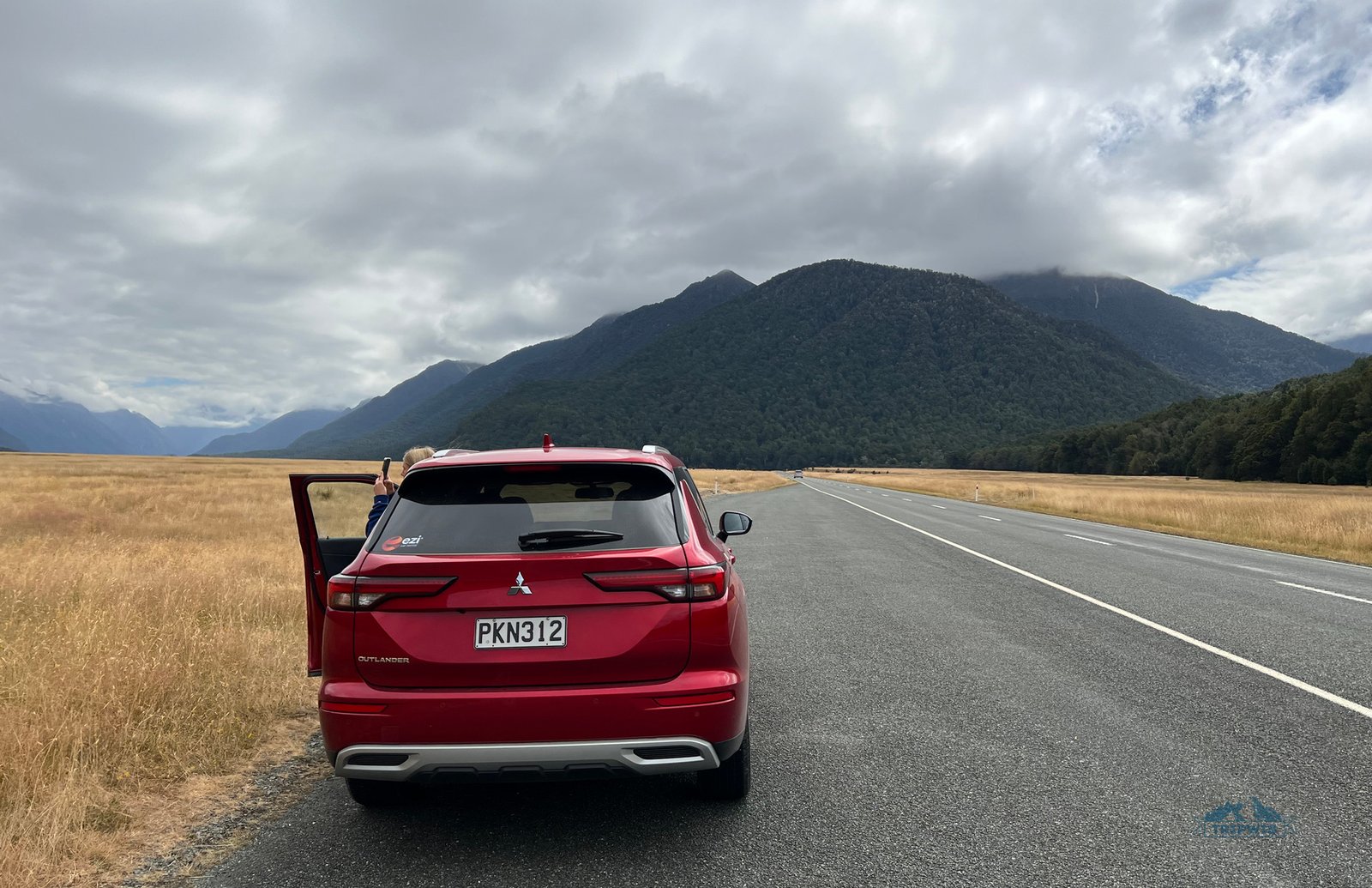 rental-car-milford-road-eglinton-valley